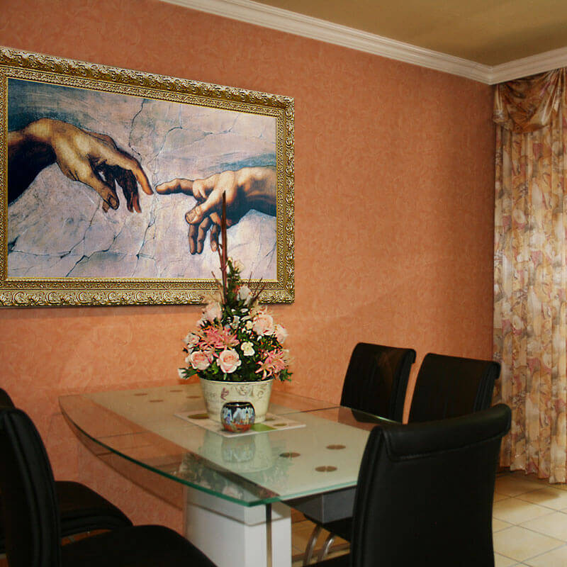 infrarot bildheizung im stilrahmen goldfarben, motiv michelangelo Erschaffung Adams im format 120x60 cm